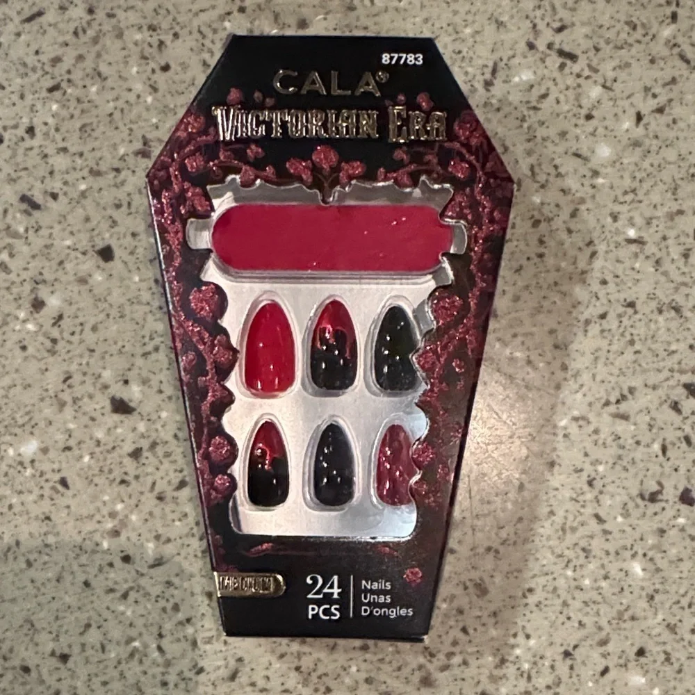Cala Victorian Era Nail Set - Red and Black